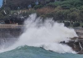 Imagen del temporal en la zona de La Magdalena en Santander.