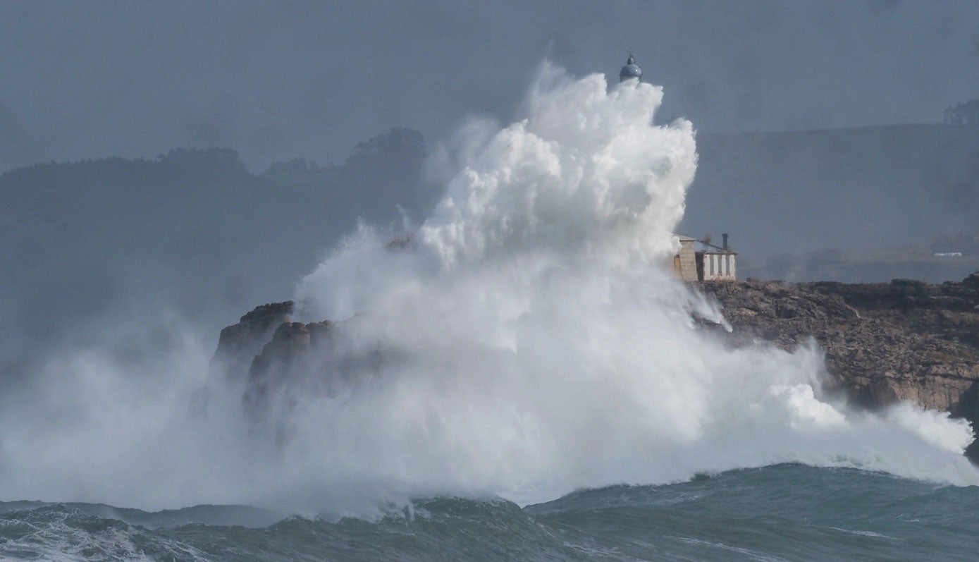 Un viernes de tormentas y olas