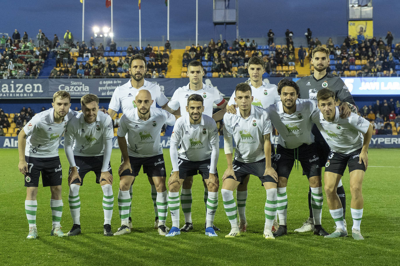 El once inicial del Racing que saltó al campo en Santo Domingo