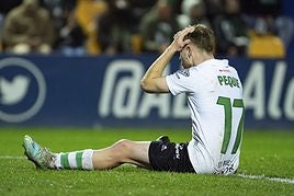 Peque se lamenta en una lance del encuentro en Alcorcón.