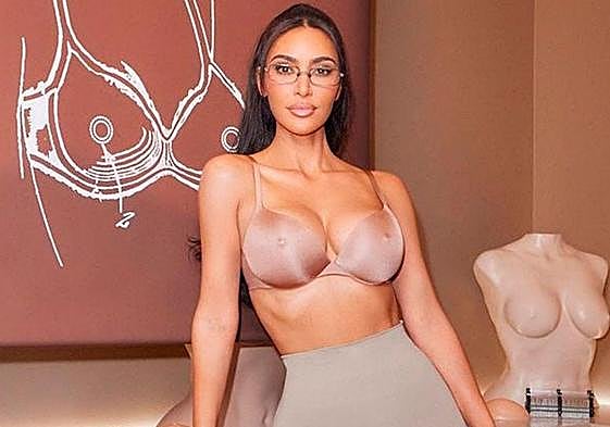 Kim Kardashian revoluciona la moda íntima con un sujetador con pezones falsos