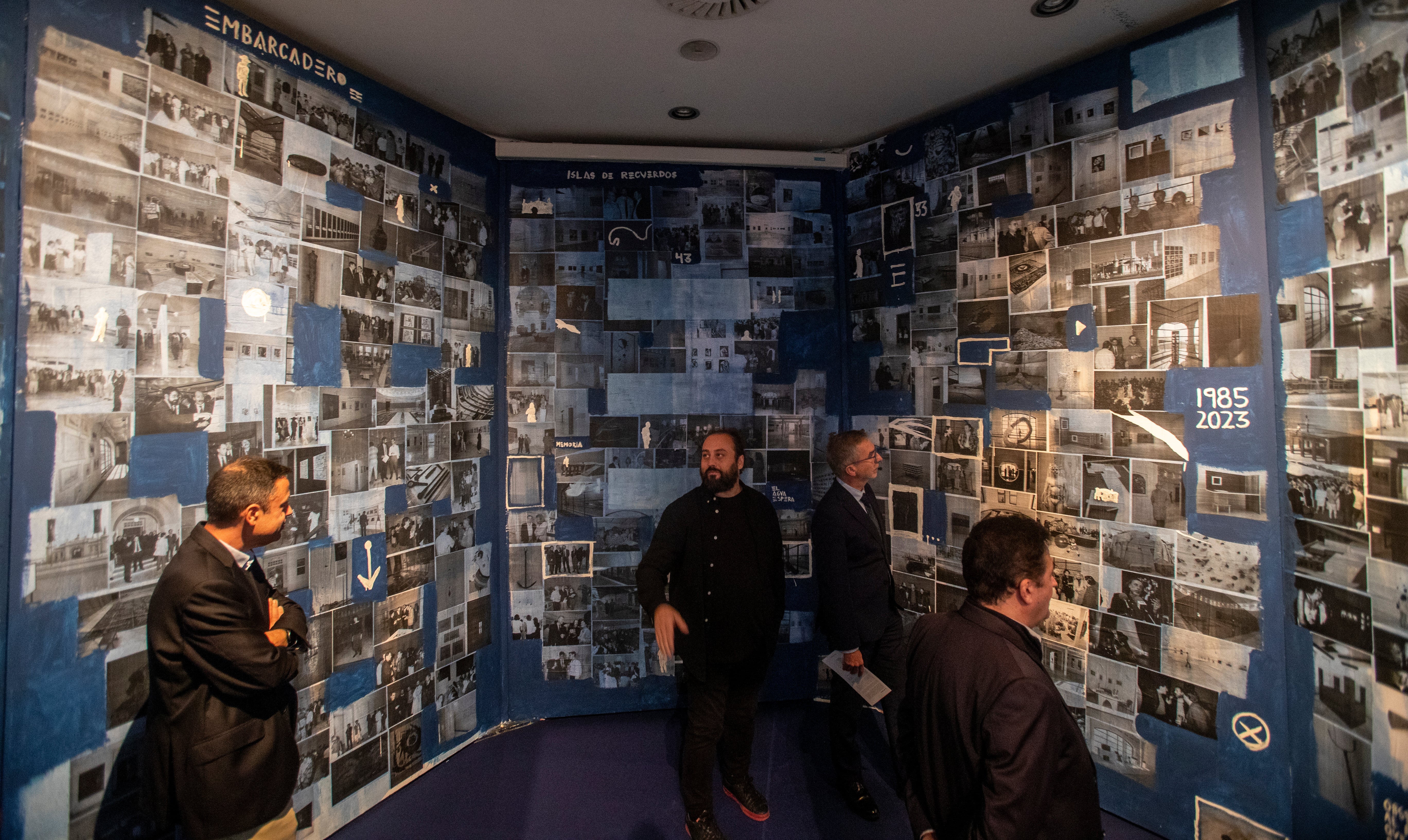 Isla de recuerdos, a modo de instalación, recoge la huella de más de tres décadas de exposiciones en el Palacete