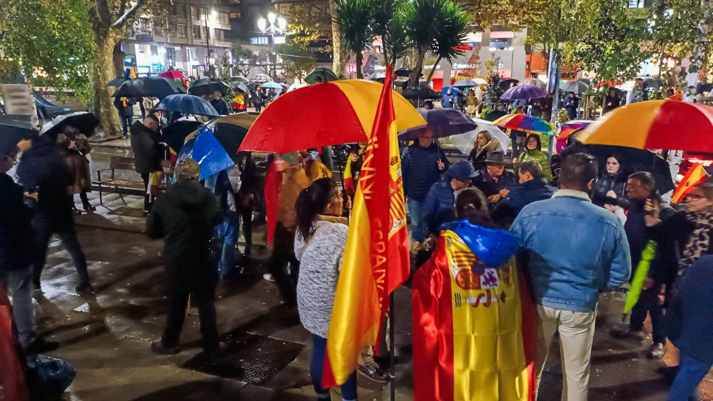 Antes de las 20.00 horas, momento en que comenzaba la concentración, la zona ya registraba bastante actividad. 