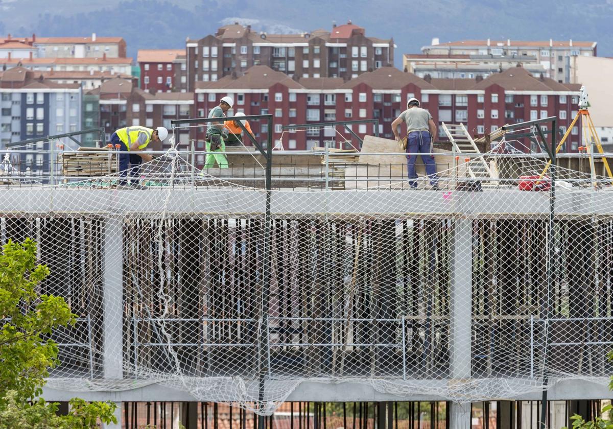 Construcción de un bloque de viviendas en Santander.