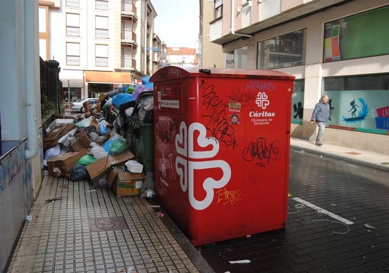 La basura ya había dejado inaccesible algunos tramos de calles.