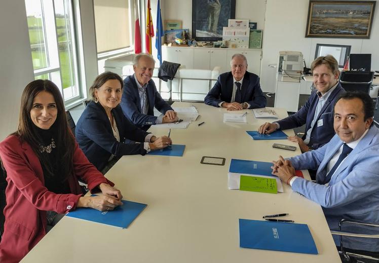 Los miembros del jurado, de izquierda a derecha, Marta Mena, Isabel Cuesta, Vicente Alciturri, Eduardo Arasti, Manuel Redondo y Carlos Fernández.