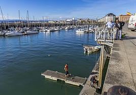 Los presidente de las dos asociaciones, Carlos Zamora y Leopoldo Lorenzo, supervisan las obras.