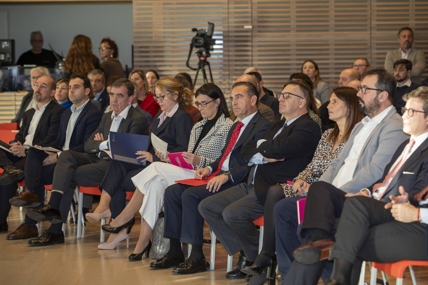 Principales autoridades en el auditorio del Centro Botín. 