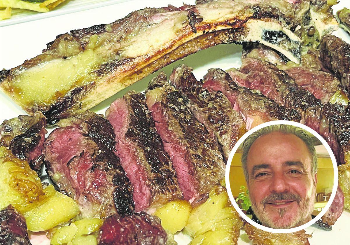 Chuletón de un kilo de raza frisona madurada 30 días. Se acompaña de patatas fritas y pimientos. José Manuel Ferreiro es el cocinero y el propietario de El Teatro.