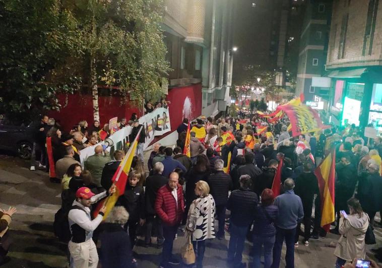 Las protestas vuelven a la sede del PSOE en Santander