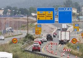 Imagen de archivo de las obras del enlace provisional de la A-67, a la altura de Los Ochos en Sierrapando, para ir hacia Santander y Oviedo o hacia Bilbao.