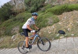 Borja Ortiz en pleno esfuerzo en una de las rampas de subida al collado Pelea.