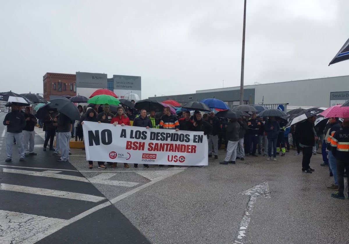 Protesta de la plantilla de BSH, este lunes en Santander.