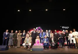 Foto de familia de los premiados al término de la gala.