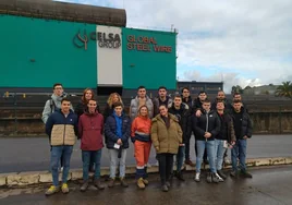 Los alumnos del CIFP Número Uno de Santander visitaron las instalaciones de Global Steel Wire, también en Santander