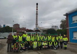 La fábrica de Solvay, en Barreda, recibió la visita de los equipos del IES Besaya de Torres.