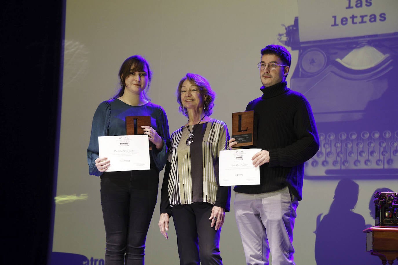 Marian Hierro hizo entrega de los premios de poesía y relato breve a Victor Polanco y Rocío Solares