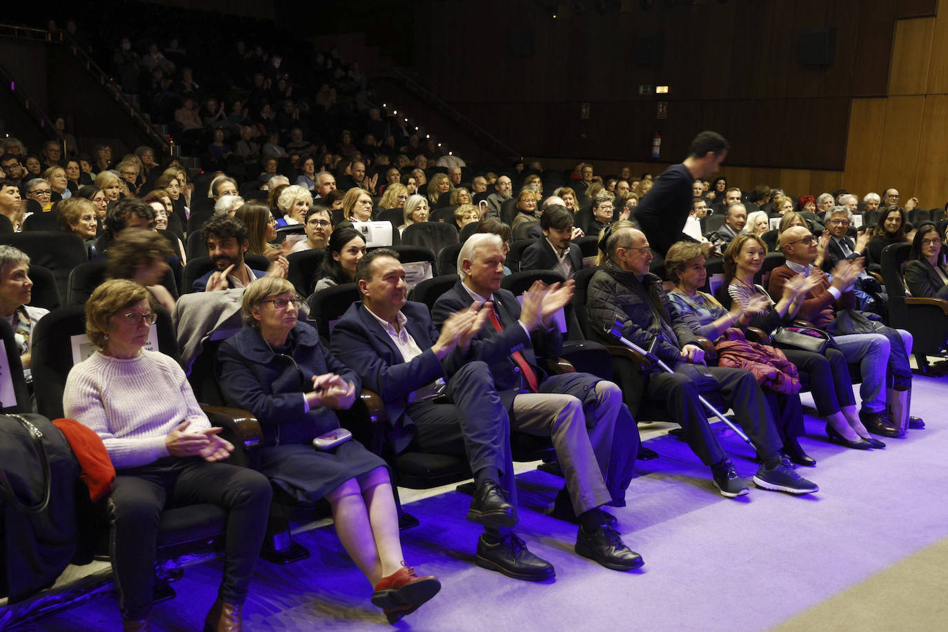 Marisa Samaniego en primera fila de la sala Casyc antes de recoger su premio