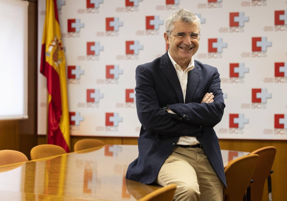 El gerente del SCS, Luis Carretero, en una sala de reuniones de la Dirección.