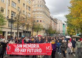 Cerca de 2000 personas recorrieron este sábado las calles de Santander.