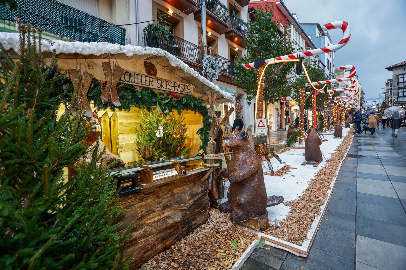 La calle Ancha está ambientada en una pista de esquí dominada por castores. 