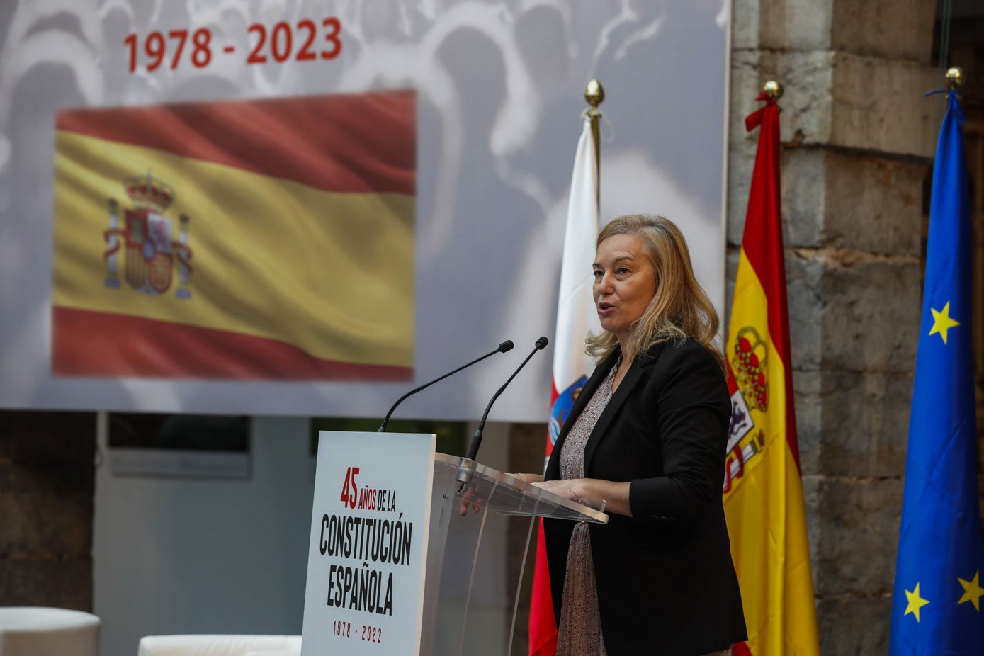 María José González Revuelta, presidenta del Parlamento de Cantabria, durante su intervención.