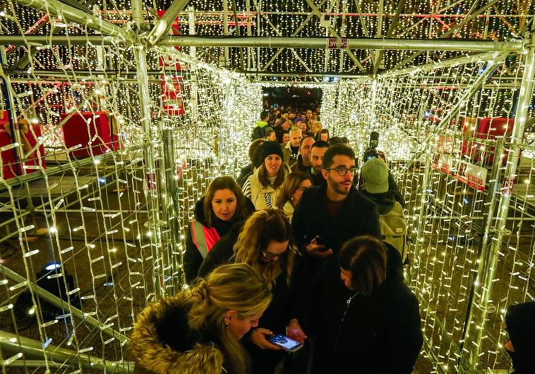 Un viaje por el interior del árbol de Navidad de Cartes