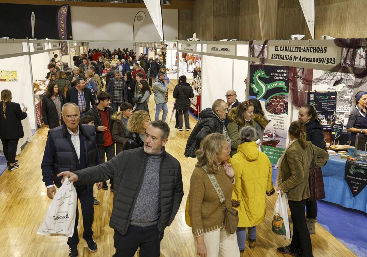 El trasiego de visitantes es constante desde que se abrieron las puertas de la Feria del Producto el pasado viernes.