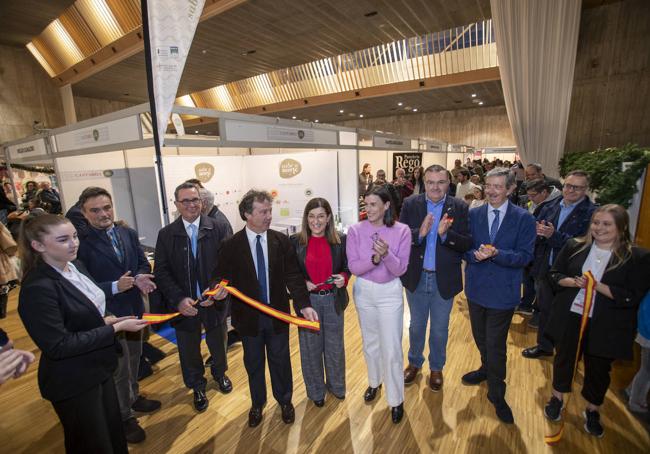 De izquierda a derecha Juan Luis Centeno, Paulino San Emeterio, Pablo Palencia, María José Sáenz de Buruaga, Gema Igual, Roberto Aller, Luis Revenga e Íñigo Noriega.