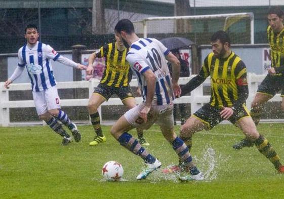 Imagen de un duelo entre ambos equipos cántabros.