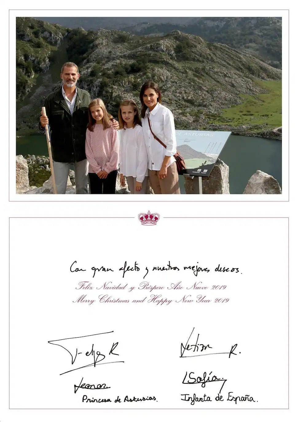 La imagen con la que la Familia Real felicitó las fiestas en 2018 fue tomada el 8 de septiembre de 2018 en Asturias durante el primer viaje oficial de la primogénita de los Reyes al Principado. El motivo fue el cien aniversario del Parque Nacional de Covadonga y ese fue el escenario escogido para la felicitación navideña.