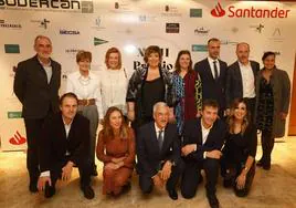 Por abajo: Vicente Gil, Rosana Díaz, Juan de Miguel, Enrique Abascal, Eva de Miguel. Por arriba, desde la derecha: Margarita Chiara, Juan Carlos Sánchez, Jaime MacLenann, Elena Santamaría, Sylvia de Miguel, Carmen Puebla, Marisa Fernández y Antonio San Miguel