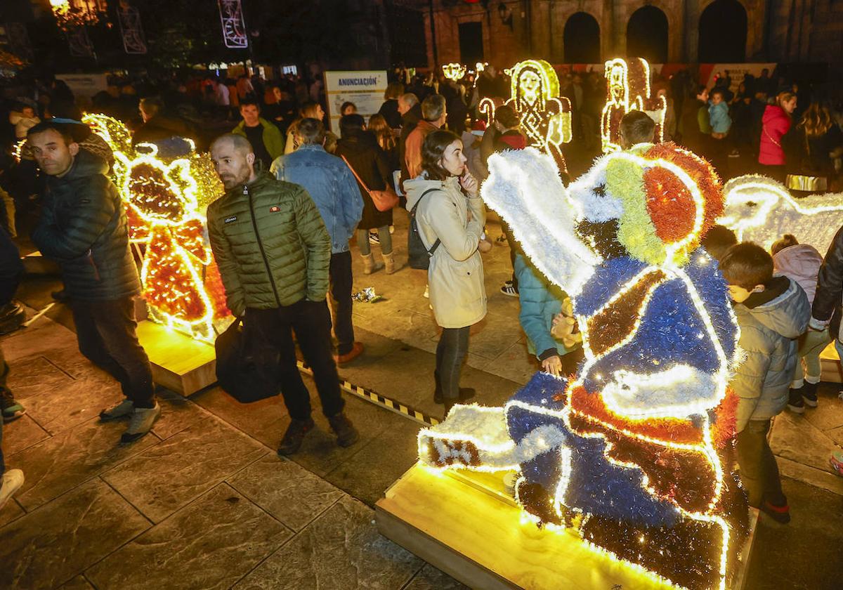 Algunas de las figuras presentadas durante la inauguración, este viernes, en el Bulevar Demetrio Herrero.