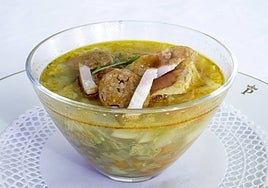 Este plato es mucho más que un ligero caldo.