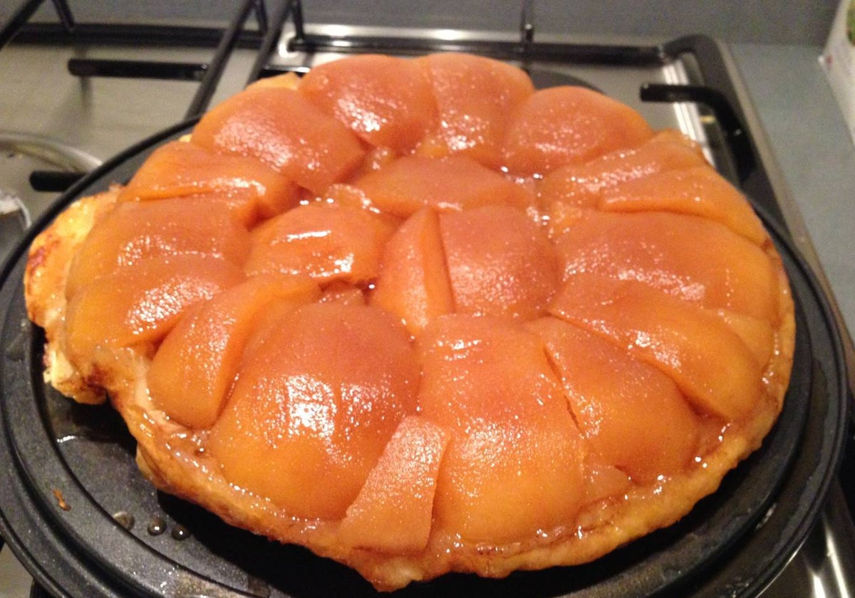 Una tarta Tatín elaborada siguiendo la receta de Ricardo Ezcurdia.