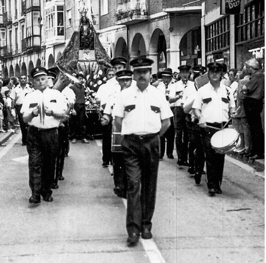 Desfile con la imagen de la Virgen Grande, en 1996.