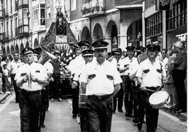 Desfile con la imagen de la Virgen Grande, en 1996.