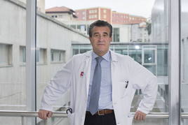 Premio internacional al médico de Valdecilla Javier Crespo por su lucha contra la hepatitis