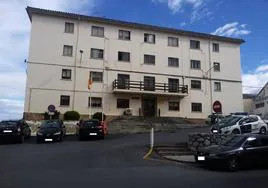 Cuartel de la Guardia Civil de Castro al que están adscritos los agentes que fueron agredidos el pasado sábado.