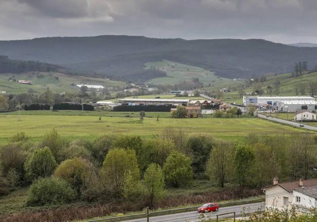 Terreno donde se construirá el polígono de La Pasiega.