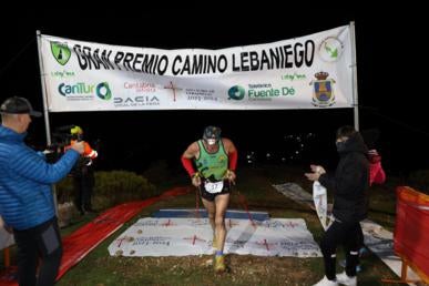 Ramón Fernández, ganador en categoría veterano masculino B de la Copa de Cantabria de Carreras por Montaña Vertical 2023