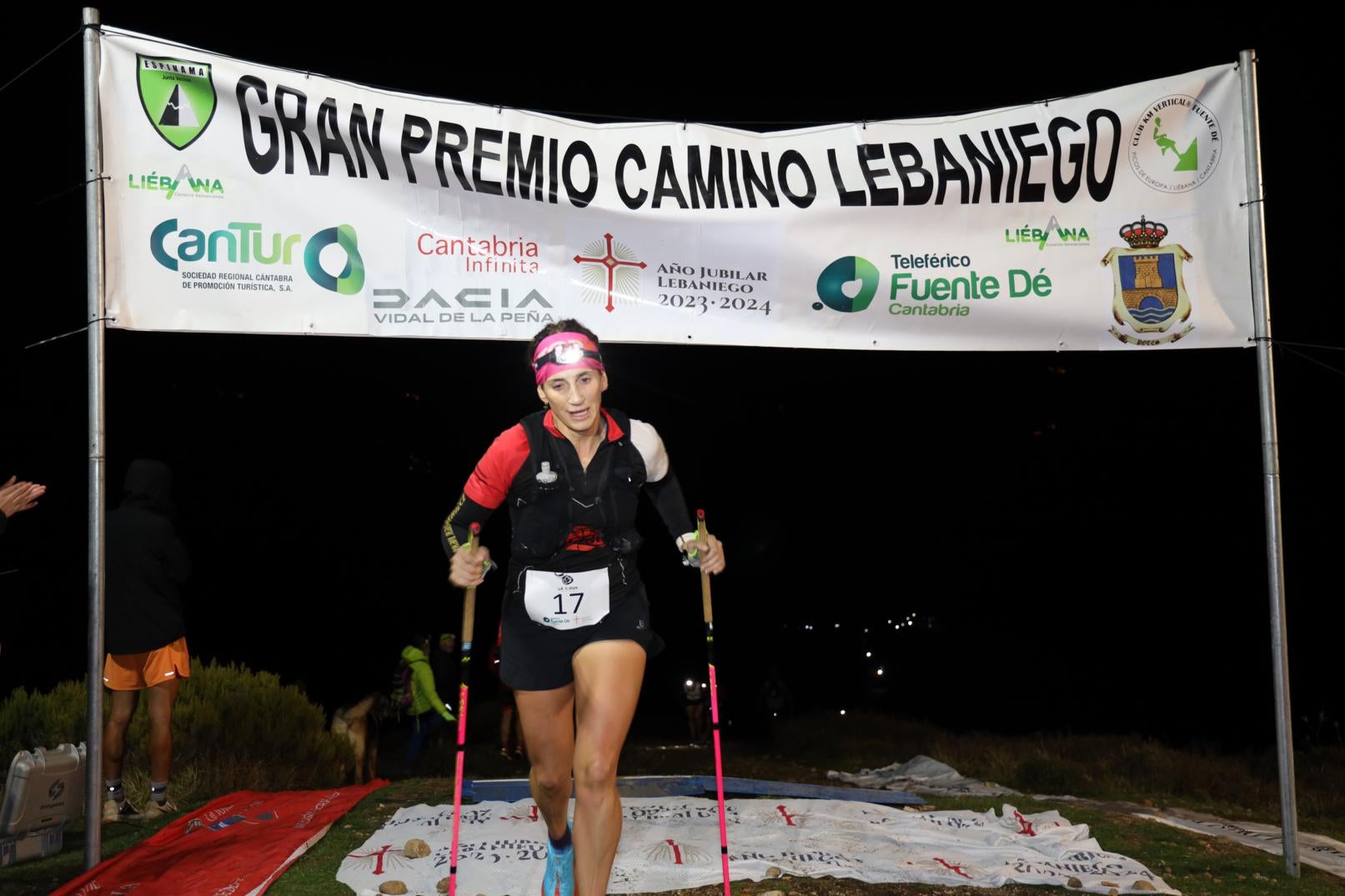 Ana Pilar Cayón, ganadora en la categoría de veterana B de la Copa de Cantabria de Carreras por Montaña Vertical 2023