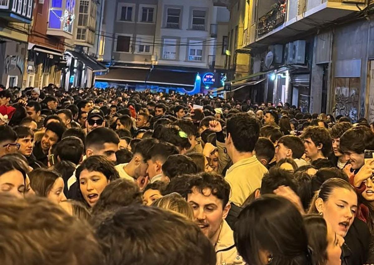 Imagen secundaria 1 - Imánges de Torrelavega durante la 'tardebuena'.