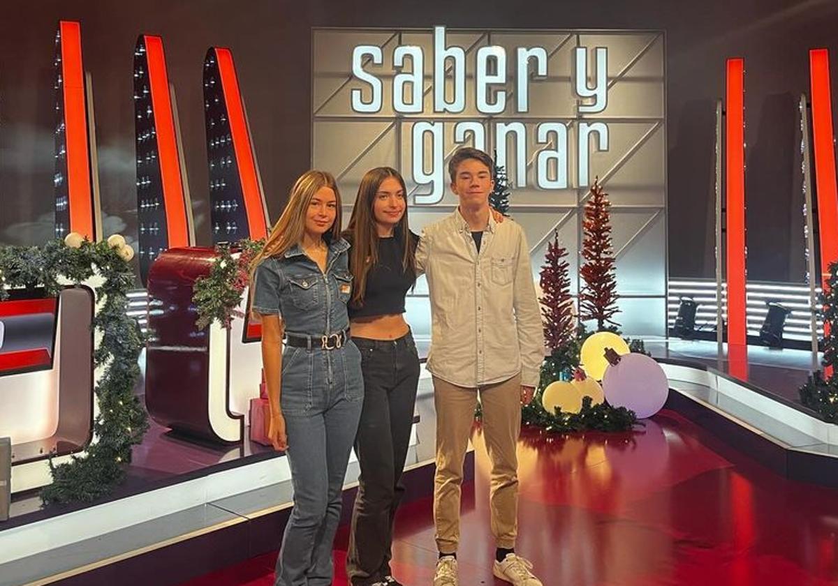 Laura Costache, María Romero y Sergio Fernández en el plató del programa.