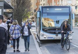 La prórroga del descuento en el autobús costará 2,5 millones a las administraciones cántabras