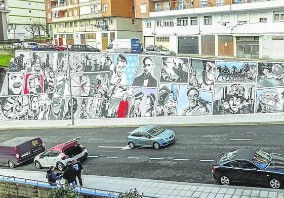 Vista general de la intervención mural a lo largo de más de noventa metros con el cine como eje común.