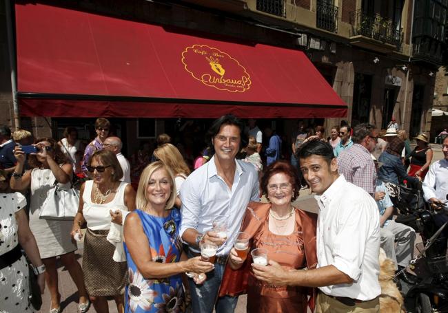 María Ángeles, Poty, Josefa Arco y Sergio Castillo, en el 50 aniversario.