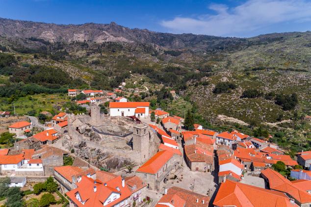 26. Castelo Novo, Portugal. El pueblo integra uno de los yacimientos arqueológicos más importantes de esta región: las termas romanas y un asentamiento fortificado de la Edad del Bronce. Debido a su valor patrimonial, histórico y arqueológico, el pueblo forma parte de la “Red de Aldeias Históricas de Portugal”.