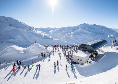 Imagen secundaria 1 - Imágenes de la estación Andermatt-Sedrun-Disentis.