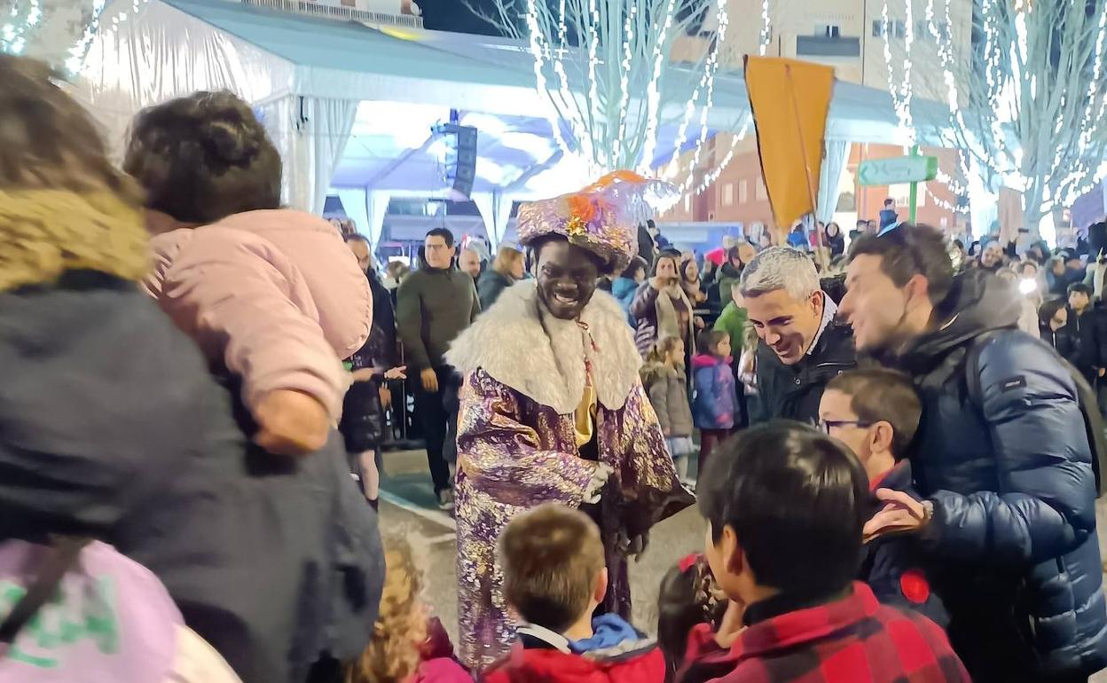 Los Reyes Magos participaron en la Cabalgata de Bezana montados a caballo